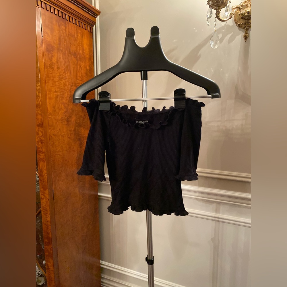 Reformation Off-Shoulder Ruffle short Sleeve Sleeve Top